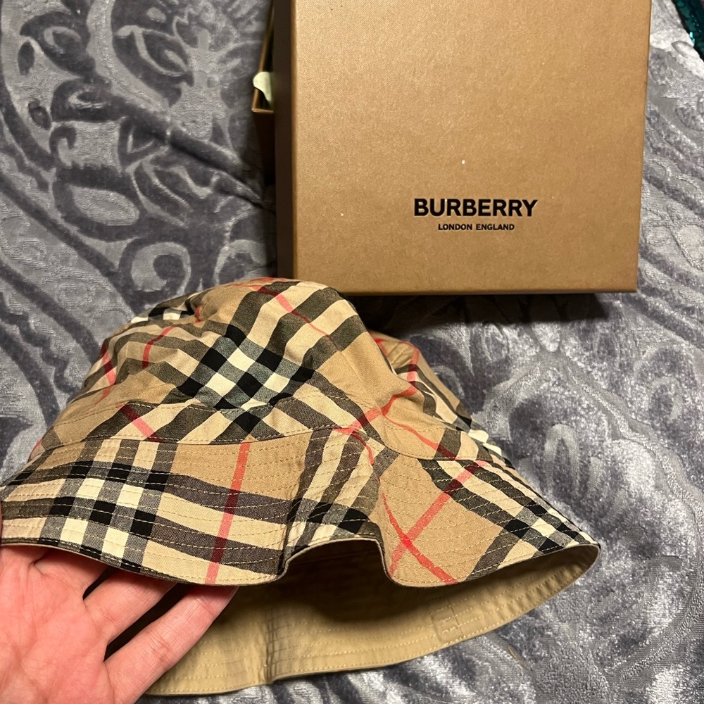 Children’s Burberry Bucket Hat (Authentic) Size M